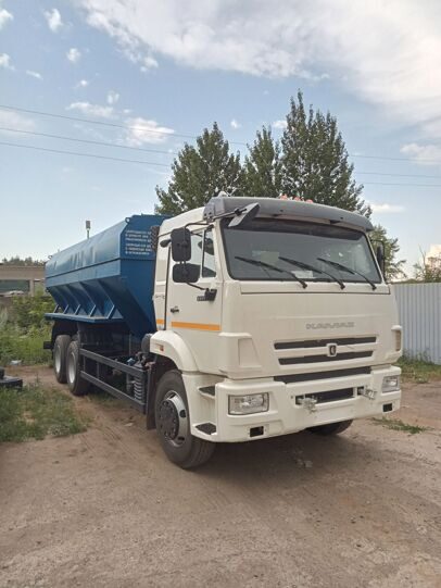 Загрузчик сухих кормов ЗСК-20У на шасси КАМАЗ 65115